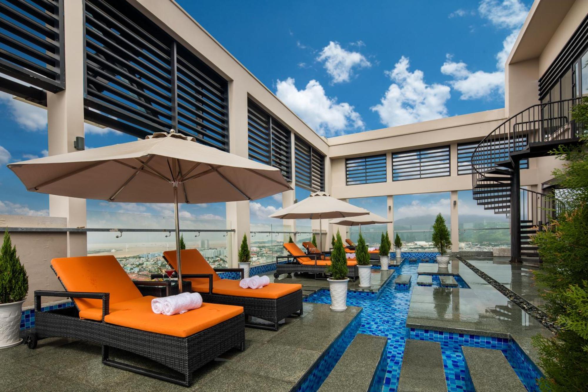 Luxury Beach Condo 5-Star, Rooftop Pool Дананг Экстерьер фото